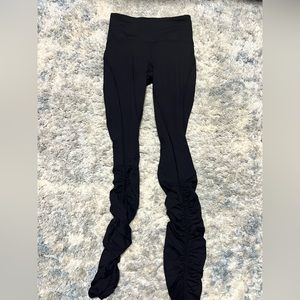 Black scrunch-calf lululemon leggings size 6